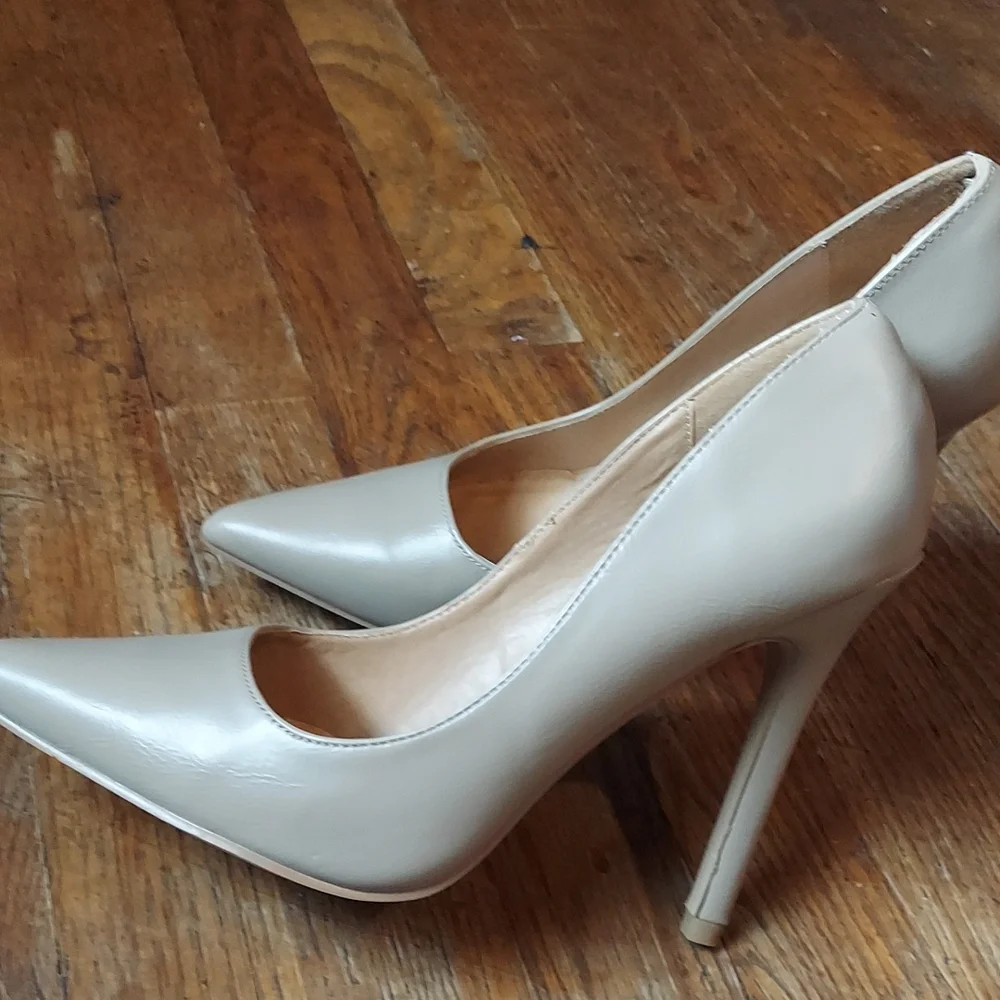 M&M 4 for  $12 Shoes - Picture 6 of 8